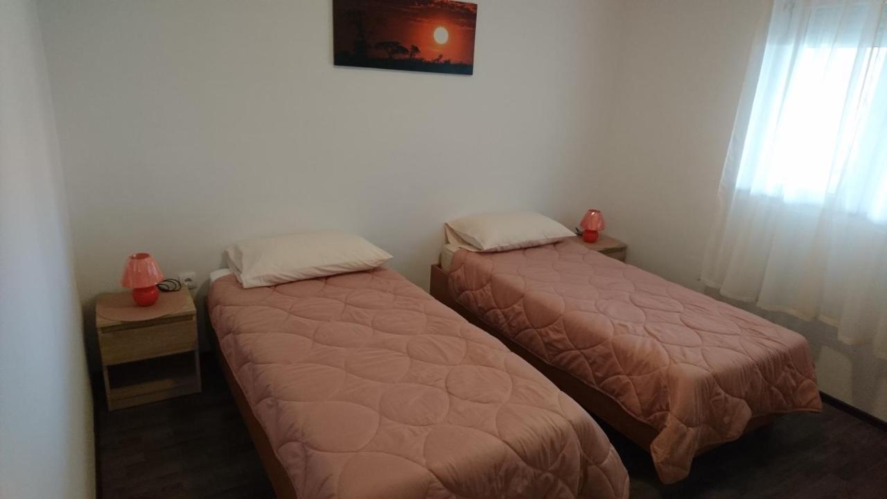 Apartman Vuleta Ražanac Exterior foto